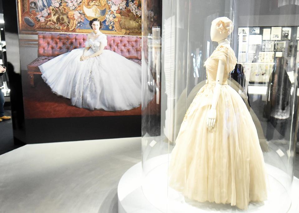 V&A's sold-out Christian Dior exhibition to run for seven extra weeks