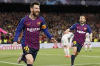 Klar, wer sonst: Lionel Messi ist der Spielmacher im Team der Yahoo-Leser. Der Argentinier überflügelte auch 2019 alle Konkurrenten und wurde folgerichtig Ende des Jahres mit dem Ballon d'Or ausgezeichnet.