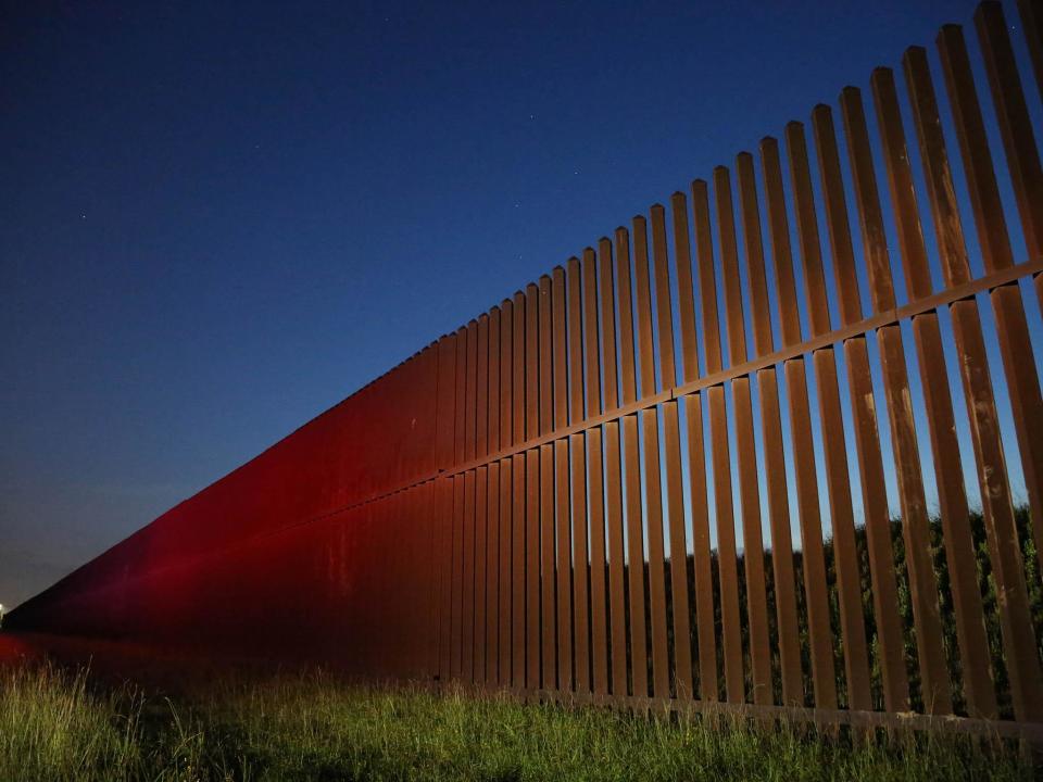 US border wall under construction (Zoeann Murphy)