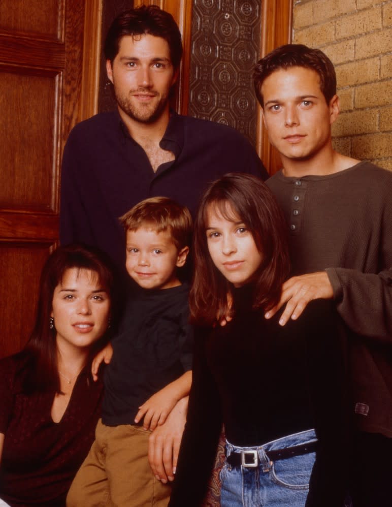 PARTY OF FIVE, Neve Campbell, Andrew/Steven Cavarno, Lacey Chabert, Matthew Fox, Scott Wolf, 1994-2000. photo: Michael Lavine/ © Columbia Pictures Television / Courtesy: Everett Collection