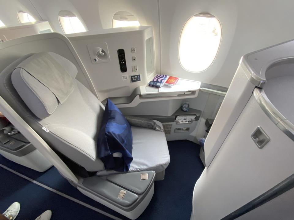 Finnair business class seats on flight from London to Helsinki freelancer photo