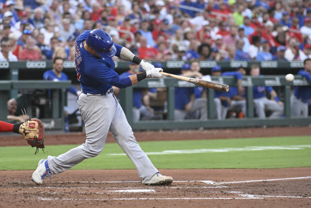 Cubs' Yan Gomes records two hits versus Giants