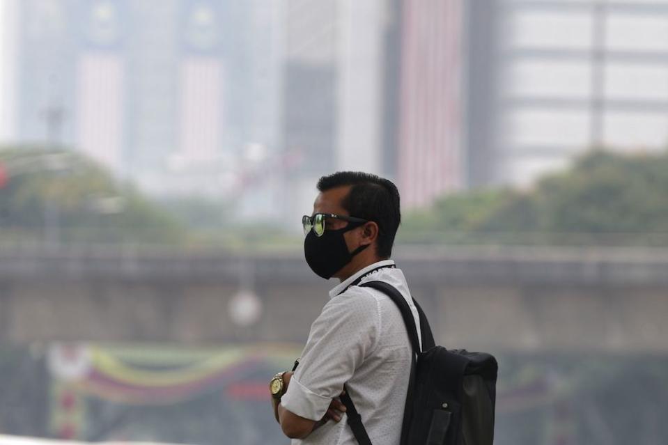 A man wears a mask as haze blankets Kuala Lumpur September 12, 2019. — Picture by Ahmad Zamzahuri