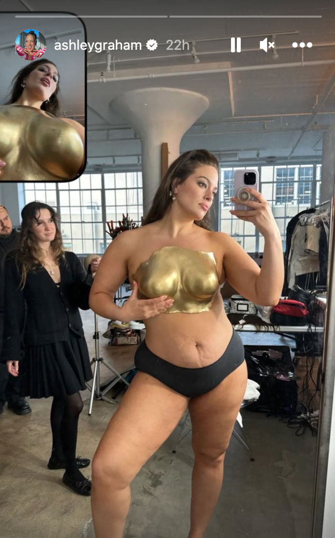 Ashley Graham snaps a photo while making a mold of her breasts. (Photo: Instagram/Ashley Graham)