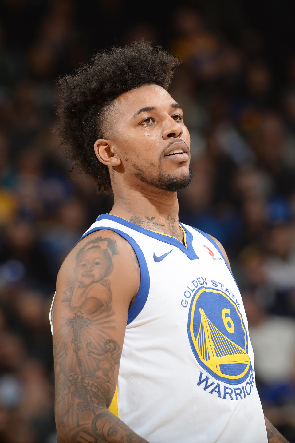 Nick Young, who used to play for the Lakers, is now on the Golden State Warriors. Here he is on the court on Dec. 11. (Photo: Noah Graham/NBAE via Getty Images)
