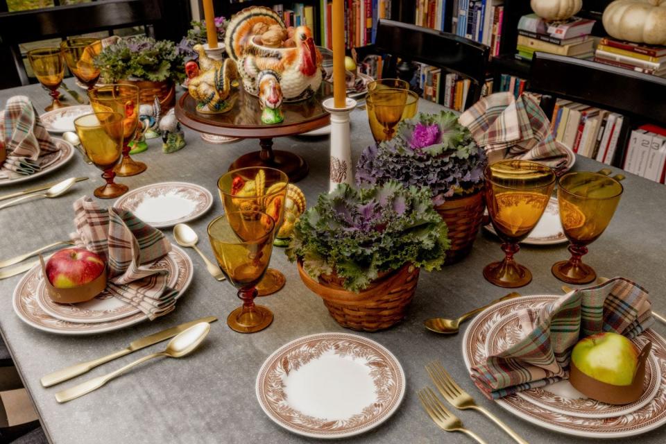 Guests will learn tips for setting their Thanksgiving table.