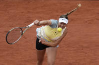 Amanda Anisimova of the U.S. serves against Japan's Naomi Osaka during their first round match at the French Open tennis tournament in Roland Garros stadium in Paris, France, Monday, May 23, 2022. (AP Photo/Christophe Ena)