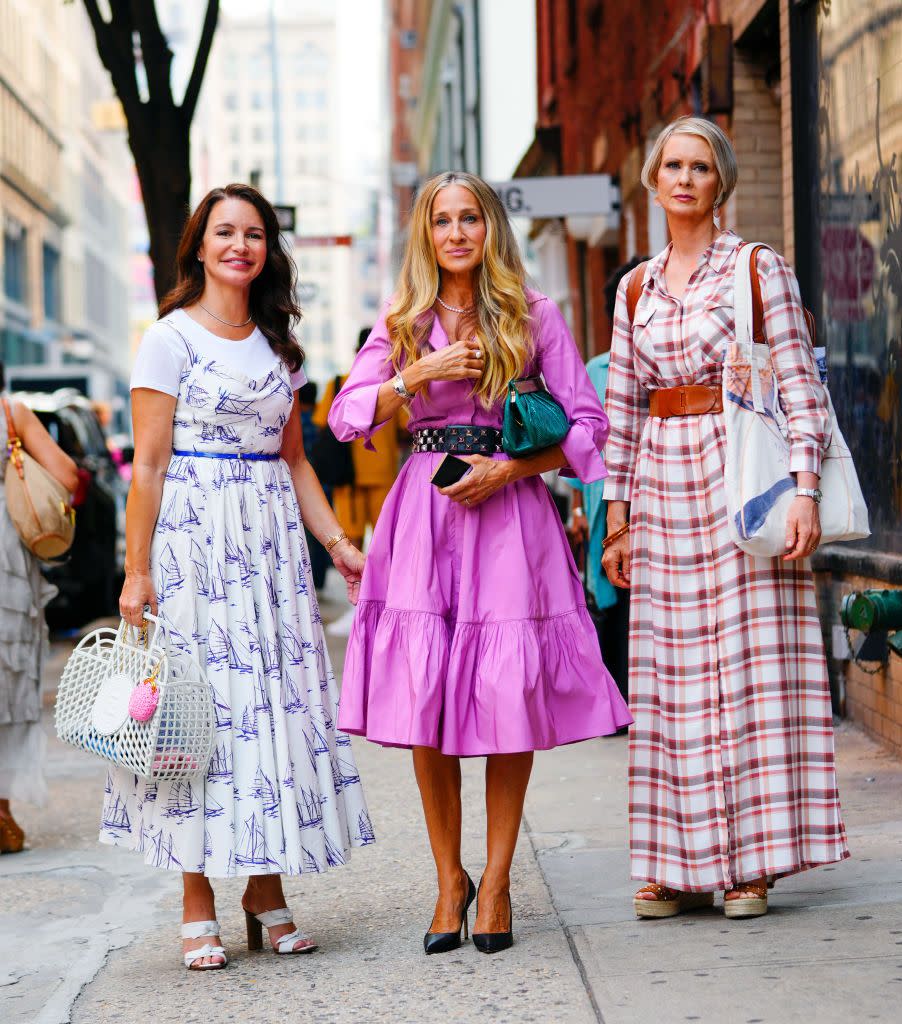 new york, new york july 20 kristin davis, sarah jessica parker and cynthia nixon on the set of and just like that on july 20, 2021 in new york city photo by gothamgc images