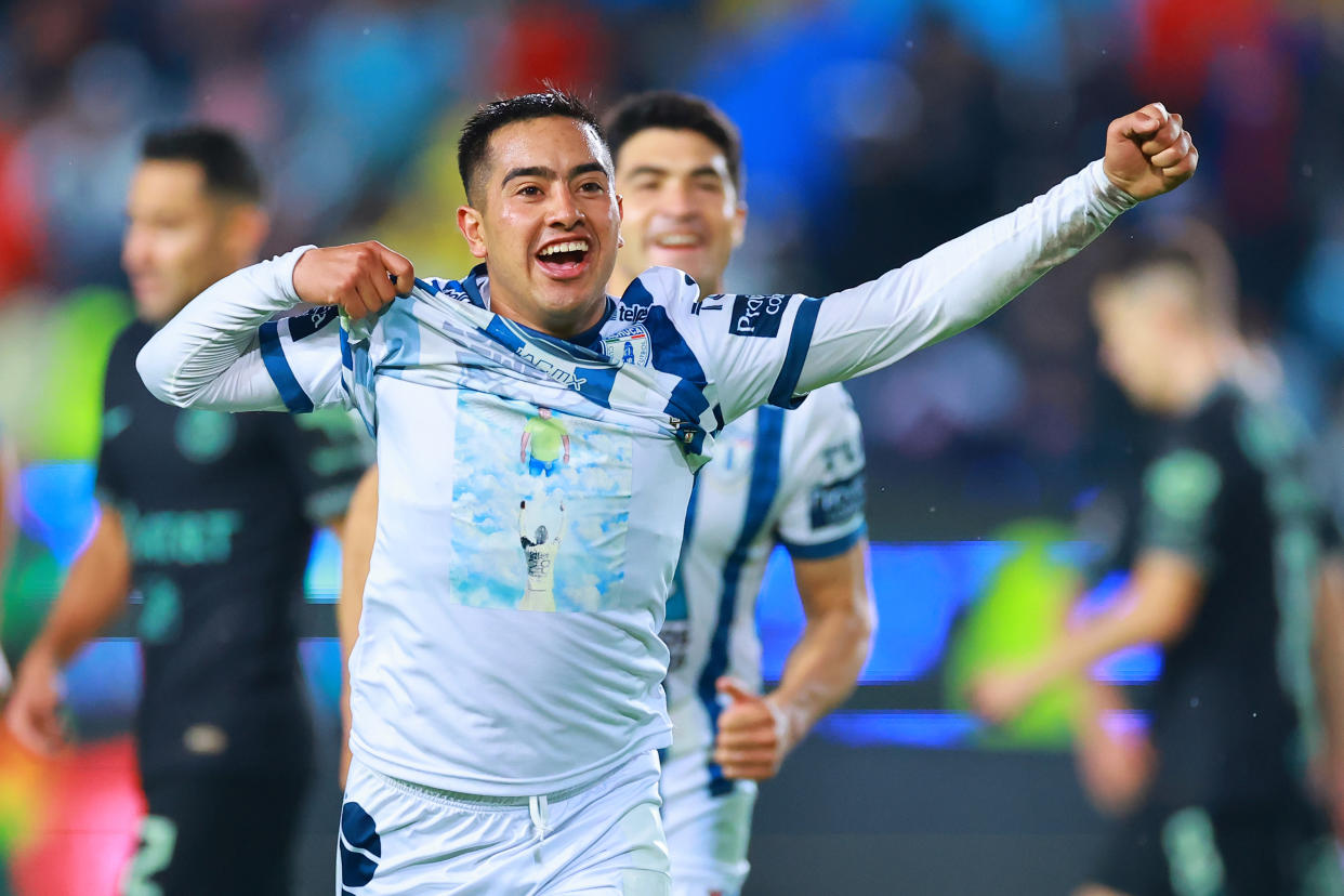 Erick Sánchez celebra un gol en la Semifinal entre Pachuca y América. Foto por Hector Vivas/Getty Images.