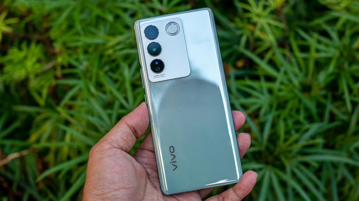  Vivo V27 green back 