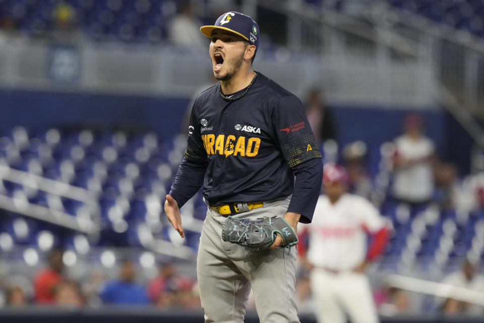 El lanzador de Anthony Herrera tras la victoria 2-0 ante Puerto Rico en la Serie del Caribe, el miércoles 7 de febrero de 2024, en Miami. (AP Foto/Marta Lavandier)