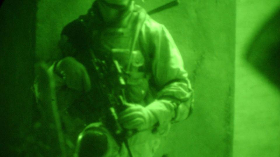 1st Sgt. Michael Grinston while on patrol near Bayji, Iraq in early 2004. (Photo courtesy of Brendan Dignan)