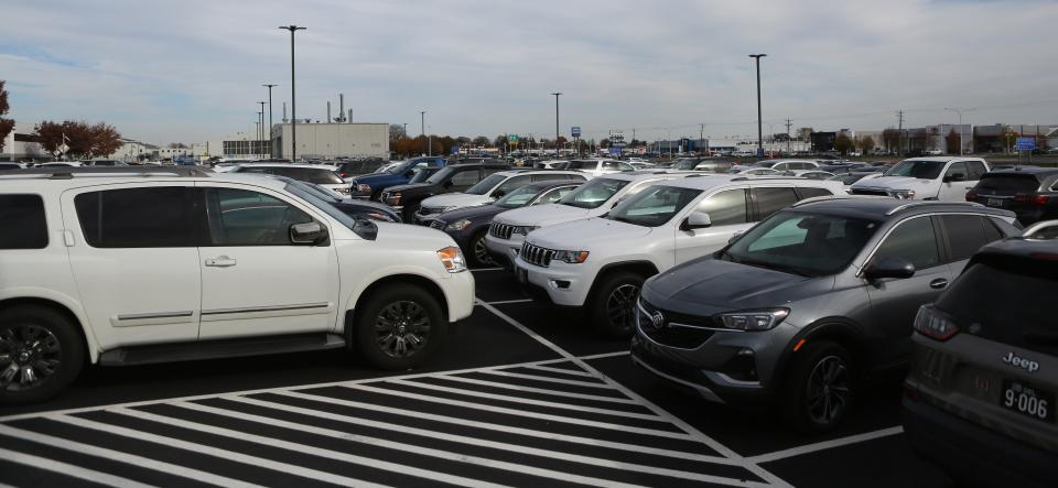 Cars parked in the parking lot of the Wilmington Airport.