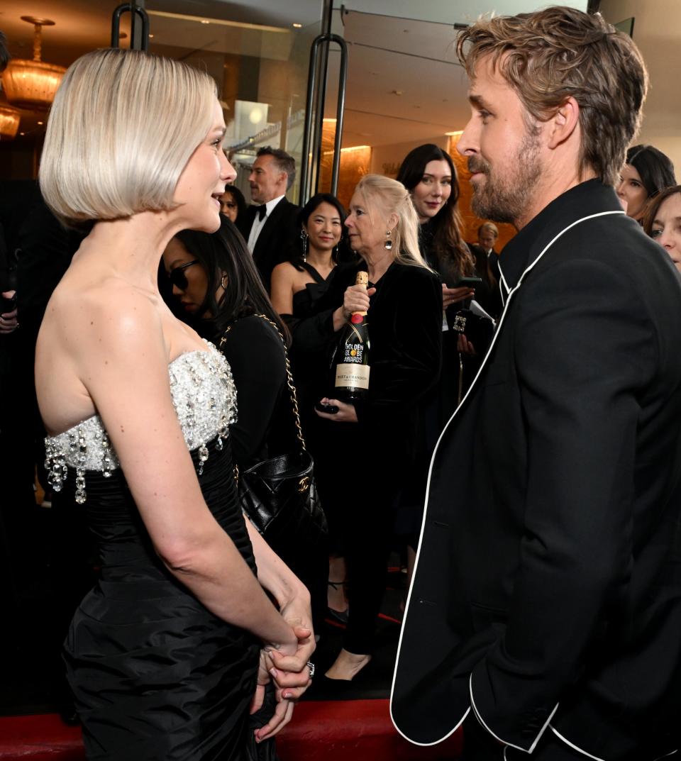 Carey Mulligan and Ryan Gosling talking