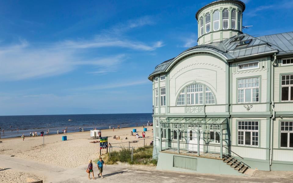 Latvia, Jurmala, Baltic States, Wooden structure on the beach, Majori - Massimo Borchi/4Corners Images