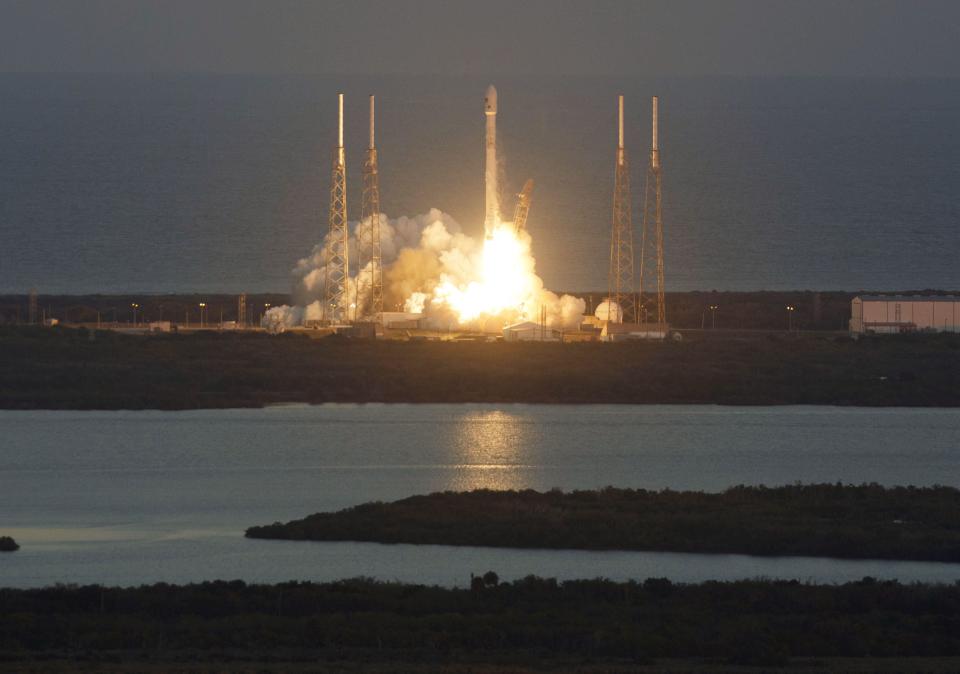 The unmanned Falcon 9 rocket lifts off from launch pad 40 at the Cape Canaveral February 11, 2015. (Reuters)