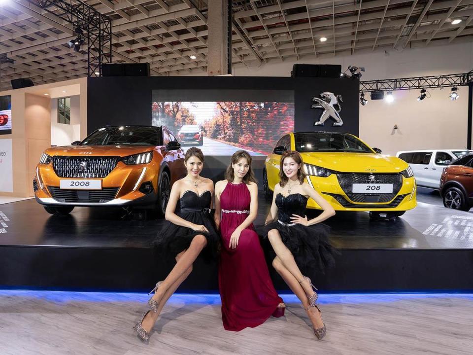 新世代的PEUGEOT 2家族運用彷彿獅王獠牙的日行燈和獅爪造型的尾燈，創造出「仿生」的獅王形象。