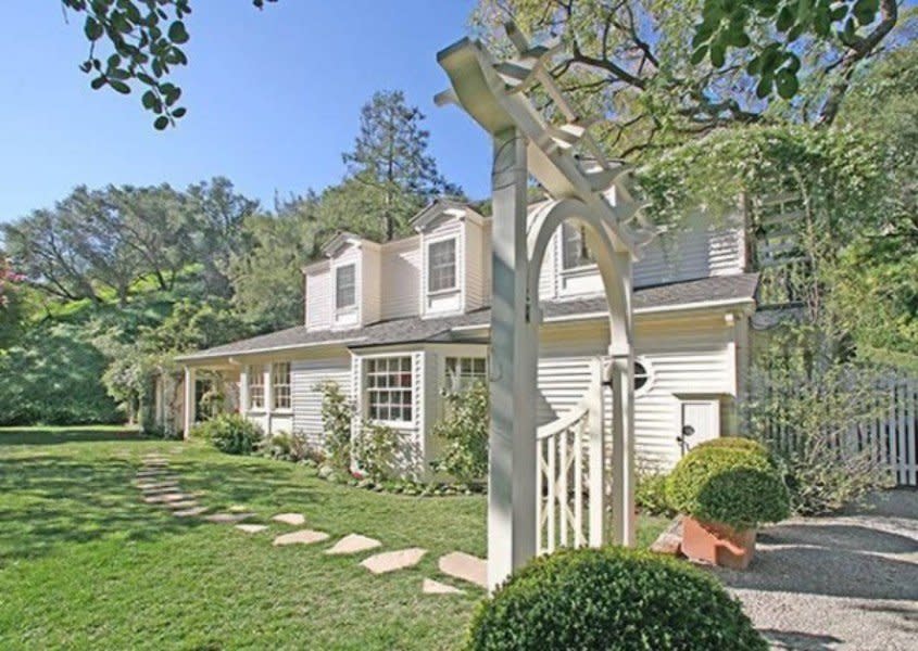 Location: <a href="http://www.realtor.com/blogs/2011/04/25/taylor-swift-buys-beverly-hills-home-photos/" target="_blank">Beverly Hills, Calif.</a> Price: $3.975 million