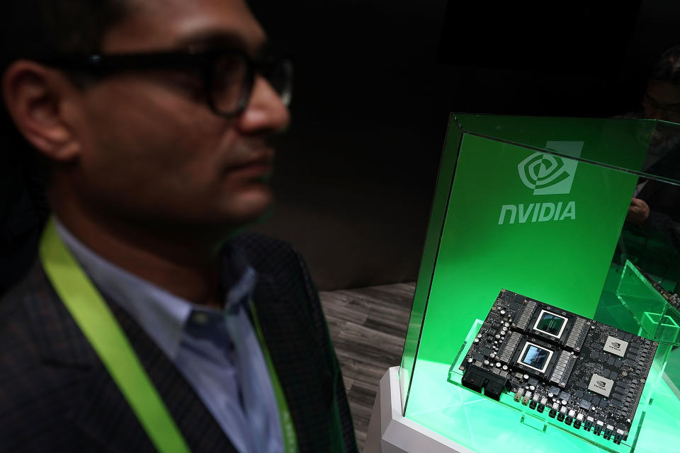 Nvidia Drive Pegasus, la primera supercomputadora de IA del mundo para robotaxis de nivel 5, se exhibe durante CES 2018 en el Centro de Convenciones de Las Vegas el 9 de enero de 2018 en Las Vegas, Nevada.  (Foto de Alex Wong/Getty Images)