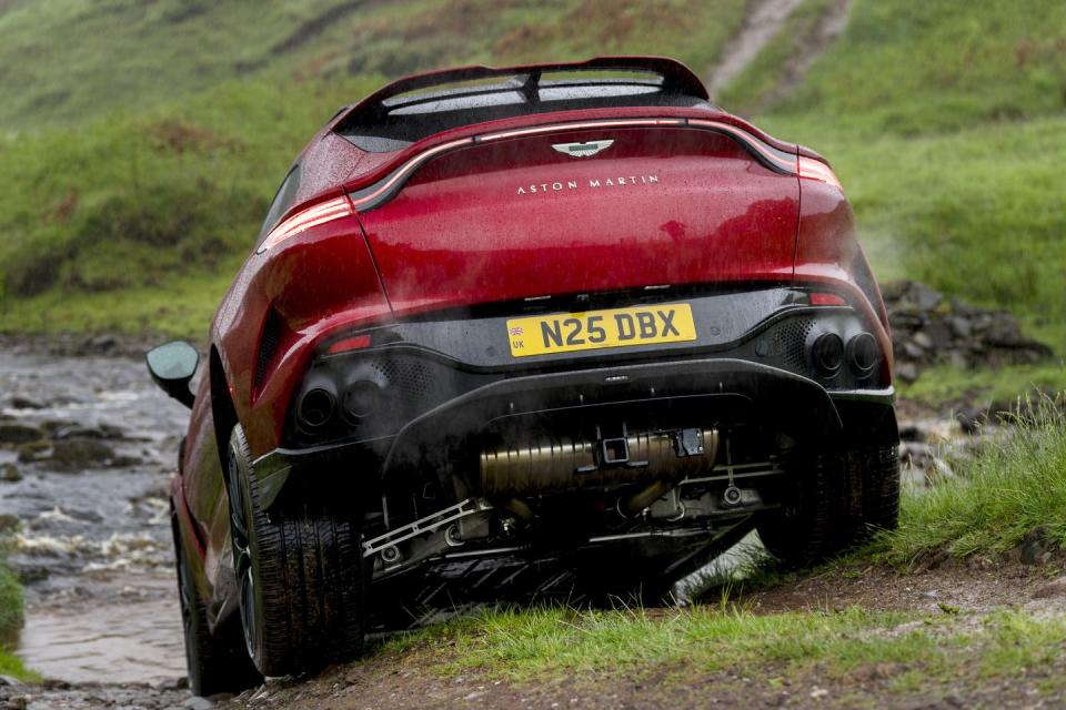 2025 aston martin dbx 707