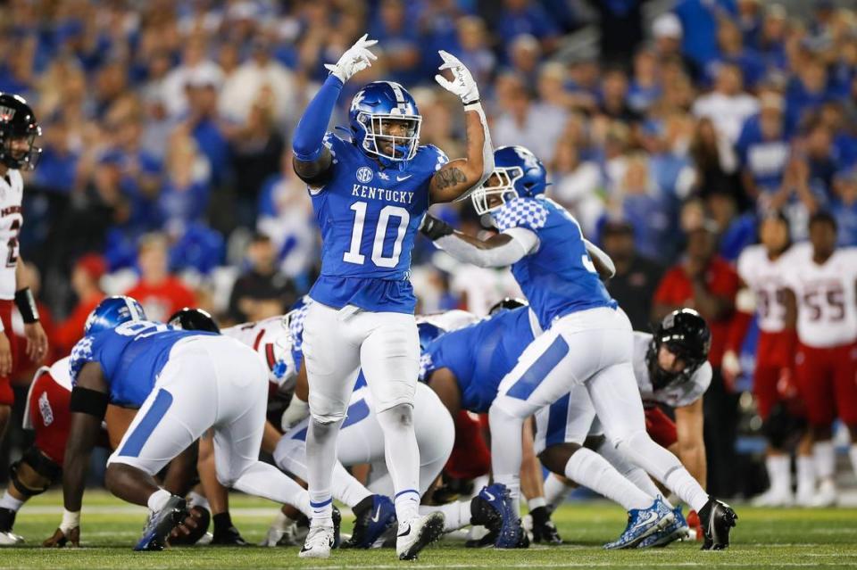 Kentucky linebacker Jacquez Jones (10) celebrates making a stop against the Northern Illinois Huskies in the second quarter on Saturday night.