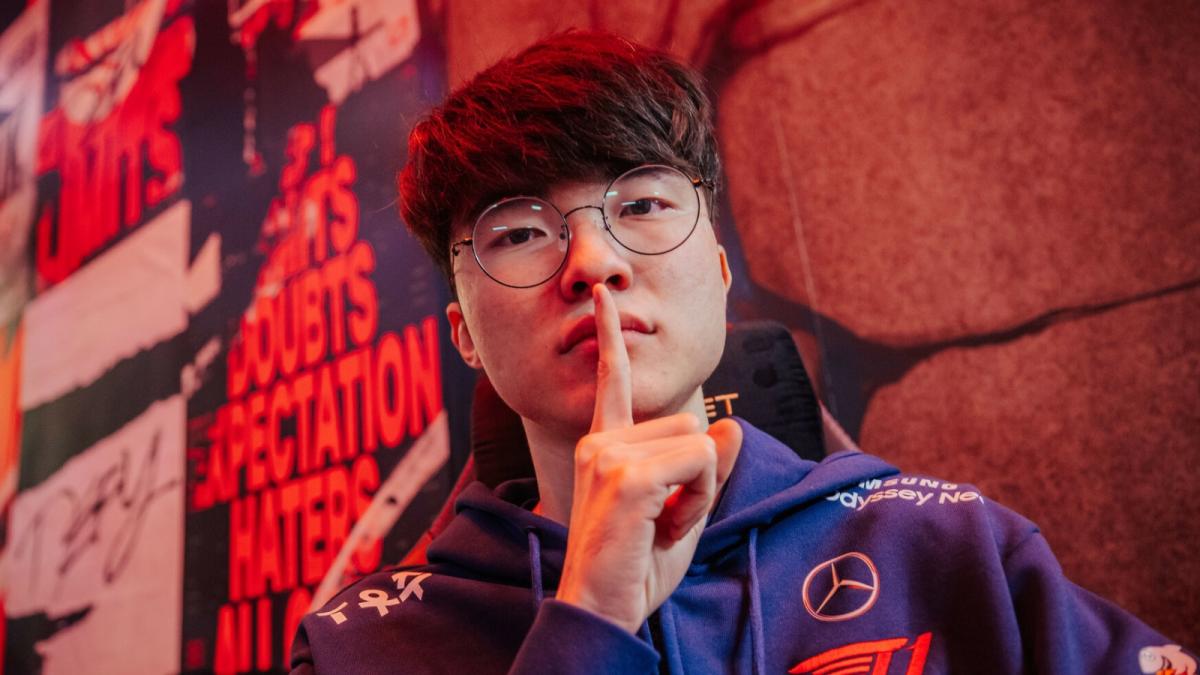 Faker's right hand is insured for a large amount of money