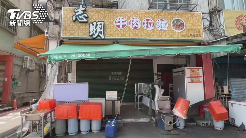 北投志明牛肉麵石牌分店稍早發道歉聲明，即日起歇業。（圖／TVBS）