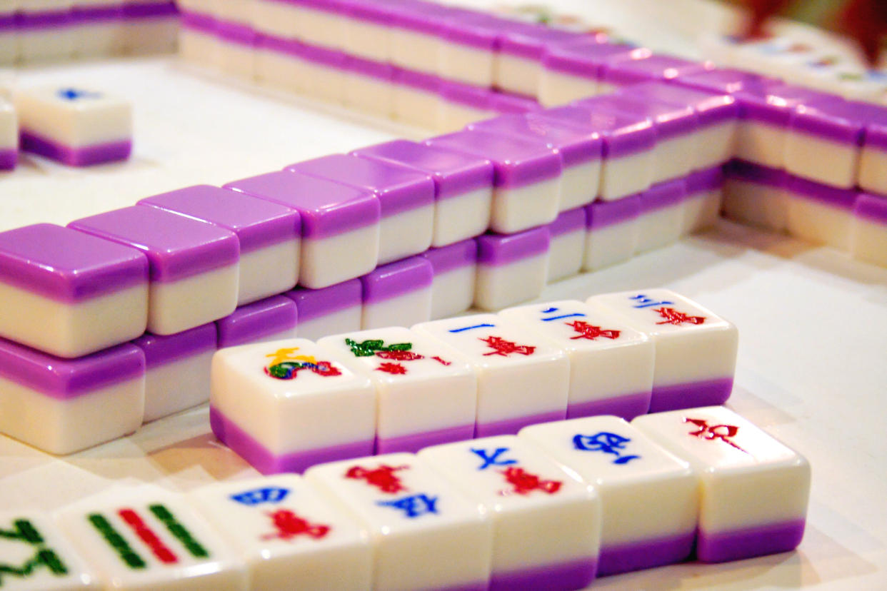 Mahjong tiles on a mahjong table. (Photo: Getty Images)