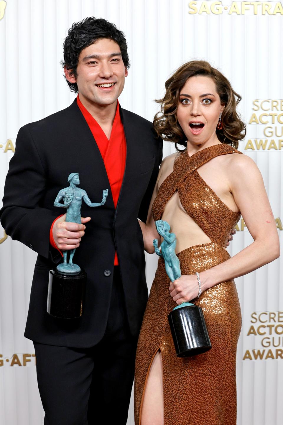 Will Sharpe and Plaza, winners of the Outstanding Performance by an Ensemble in a Drama Series for The White Lotus, at the Screen Actors Guild Awards (Getty Images)