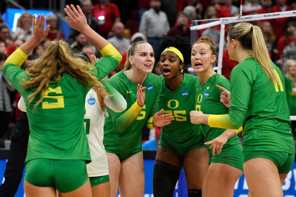 Oregon's Reagan Hope (12), center, talks to her teammates during their NCAA Regional Final game against Louisville, Saturday, Dec. 10 2022 in Louisville Ky. Louisville defeated Oregon and will advance to the Final Four.