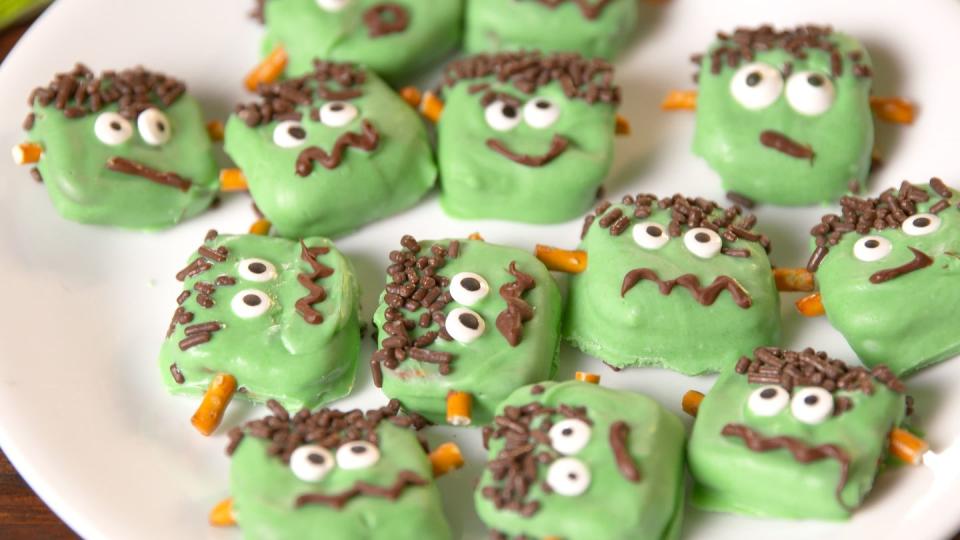 <p>Monstrously fun.</p><p>Get the recipe from <a href="https://www.delish.com/cooking/recipe-ideas/recipes/a55254/frankestein-pretzels-recipe/" rel="nofollow noopener" target="_blank" data-ylk="slk:Delish;elm:context_link;itc:0;sec:content-canvas" class="link ">Delish</a>.</p>