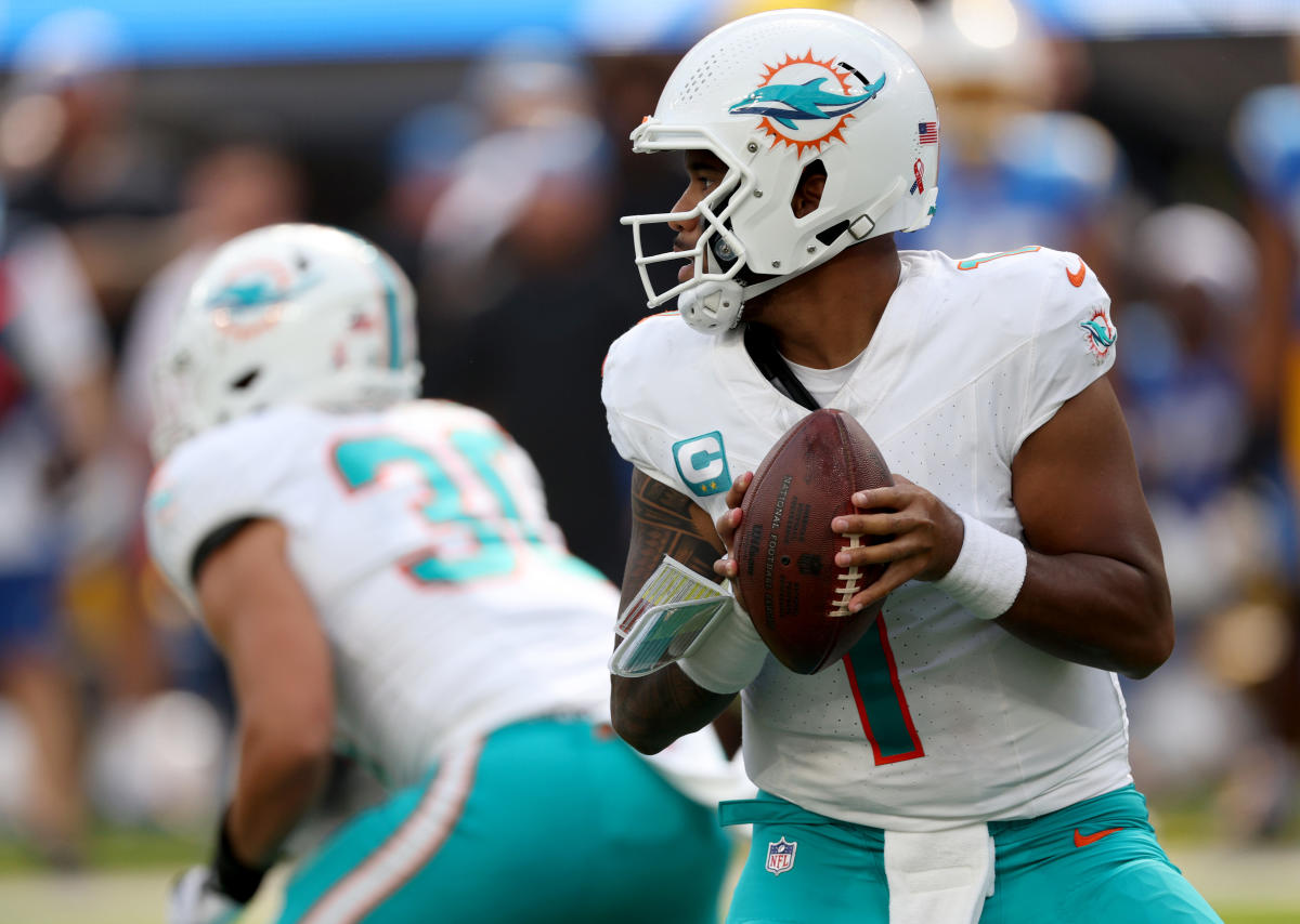 Dolphins' high-scoring show hits the road at New England
