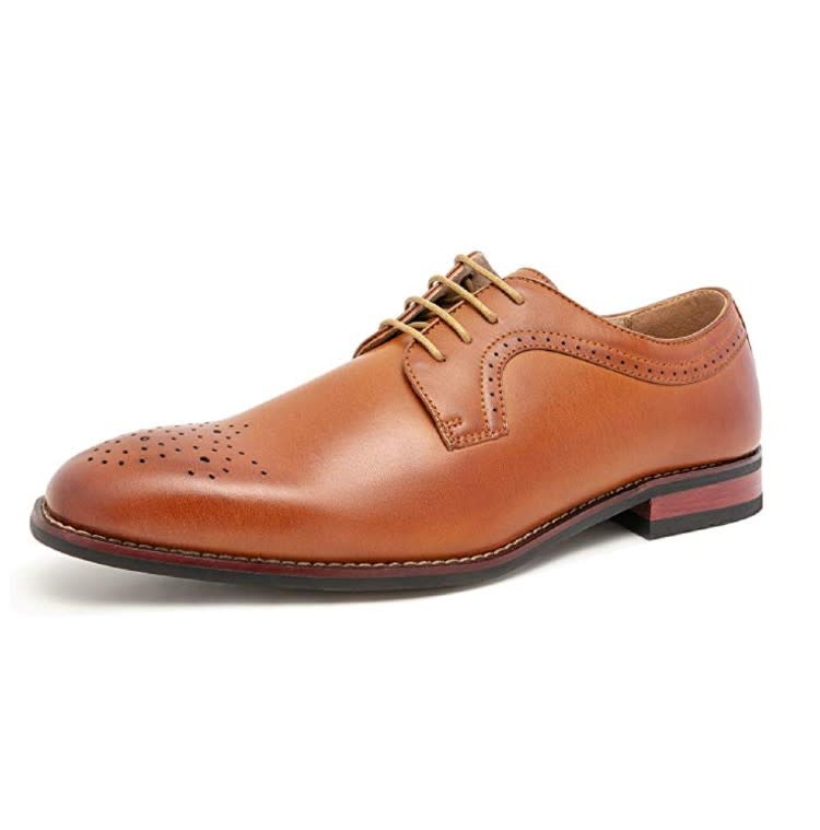 YILOTE Mens Brogue Leather Oxfords Dress Shoes Lace-up Business Shoes. (Photo: Amazon)