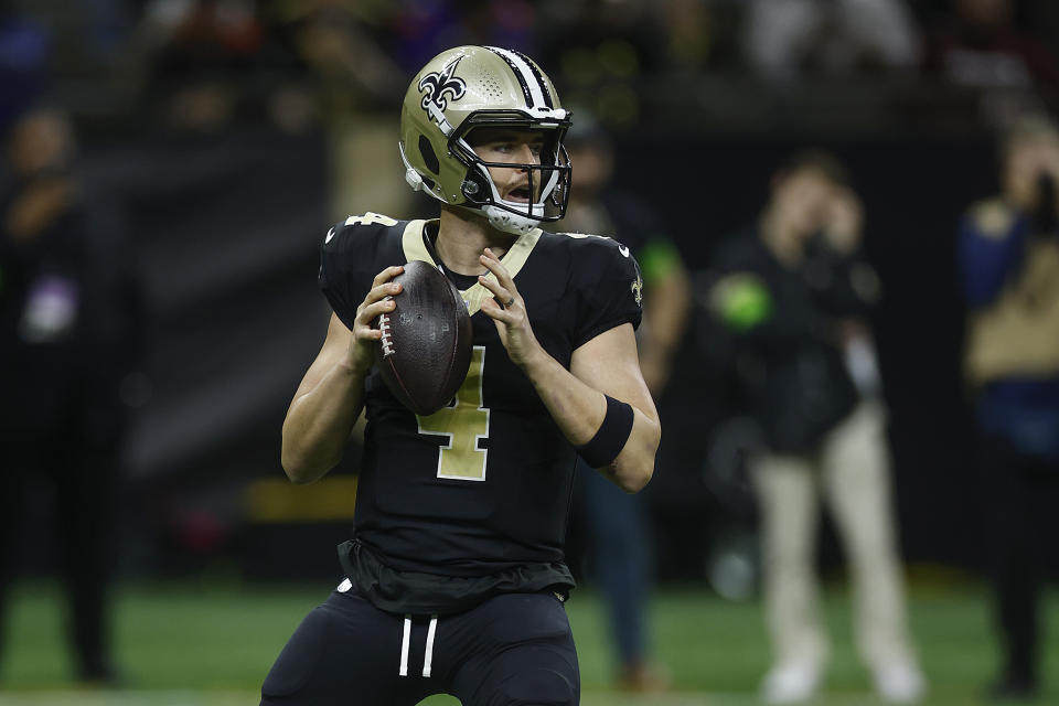 NEW ORLEANS, LOUISIANA – DECEMBER 17: Derek Carr #4 of the New Orleans Saints throws during the first half of the game against the New York Giants at Caesars Superdome on December 17, 2023 in New Orleans, Louisiana. (Photo by Chris Graythen/Getty Images)