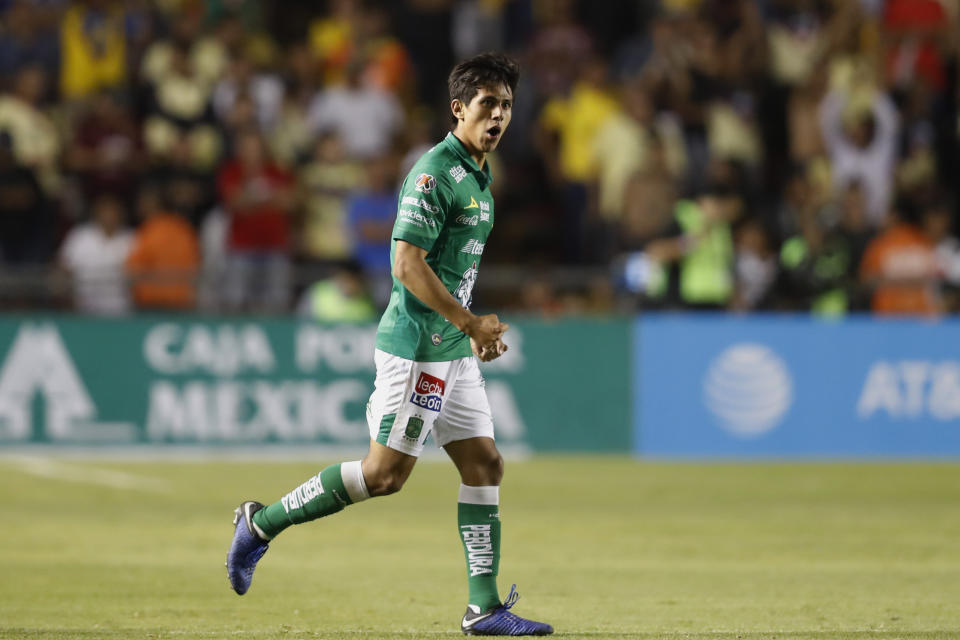 José Macías del León festeja tras anotar un gol ante el América en el partido de ida de la semifinal del torneo Clausura de México, en Querétaro, el jueves 16 de mayo de 2019. (AP Foto/Eduardo Verdugo)