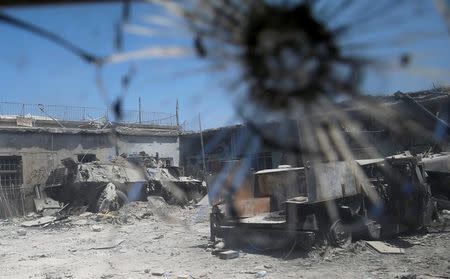 Destroyed armoured fighting vehicles of the Islamic State militants are seen at the frontline in the Old City of West Mosul, Iraq June 27, 2017. REUTERS/Erik De Castro