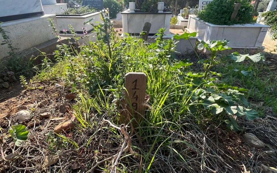 The graves of  Ahmed al-Ali and Muhammed al-Bish, two Syrians burnt alive by a Turkish man in 2021