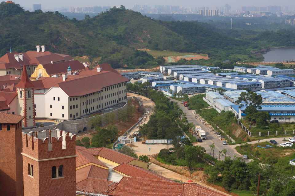 Huawei convirtió las tierras de cultivo de Dongguan, en China, en un campus de estilo europeo. 