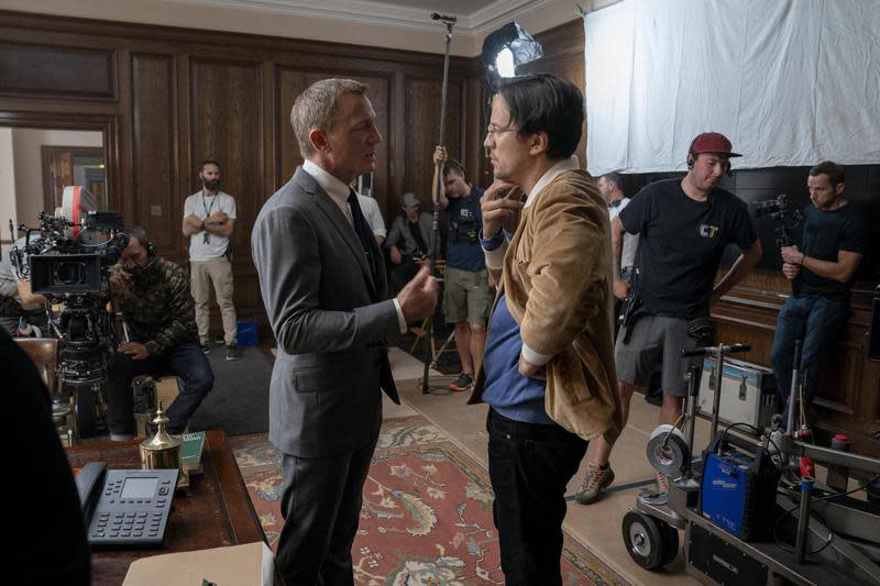 《007生死交戰》導演凱瑞福永（右）與男主角丹尼爾克雷格（左）。（UIP提供）