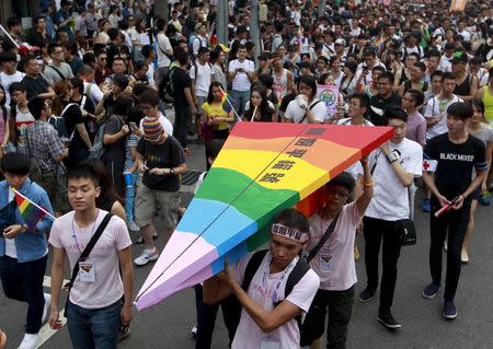 Participants take part in a rally demanding the Taiwanese government to legalize same-sex marriage in front of the ruling Nationalist Kuomintang Party headquarters in Taipei, Taiwan, July 11, 2015. REUTERS/Pichi Chuang