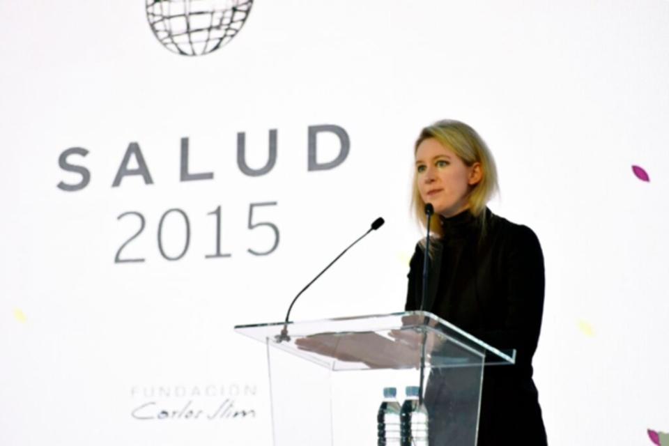 Elizabeth Holmes en conferencia de prensa en la Fundación Carlos Slim en 2015