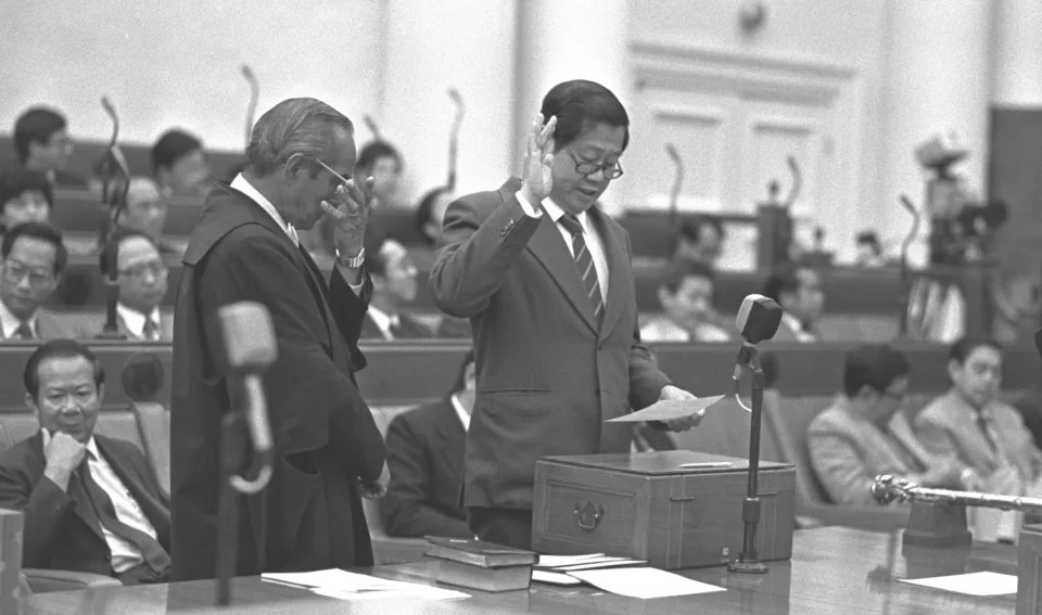 Chai Chong Yii swearing-in as the MP for Bukit Batok on 25 February 1985. PHOTO: Ministry of Information and the Arts Collection, courtesy of National Archives of Singapore