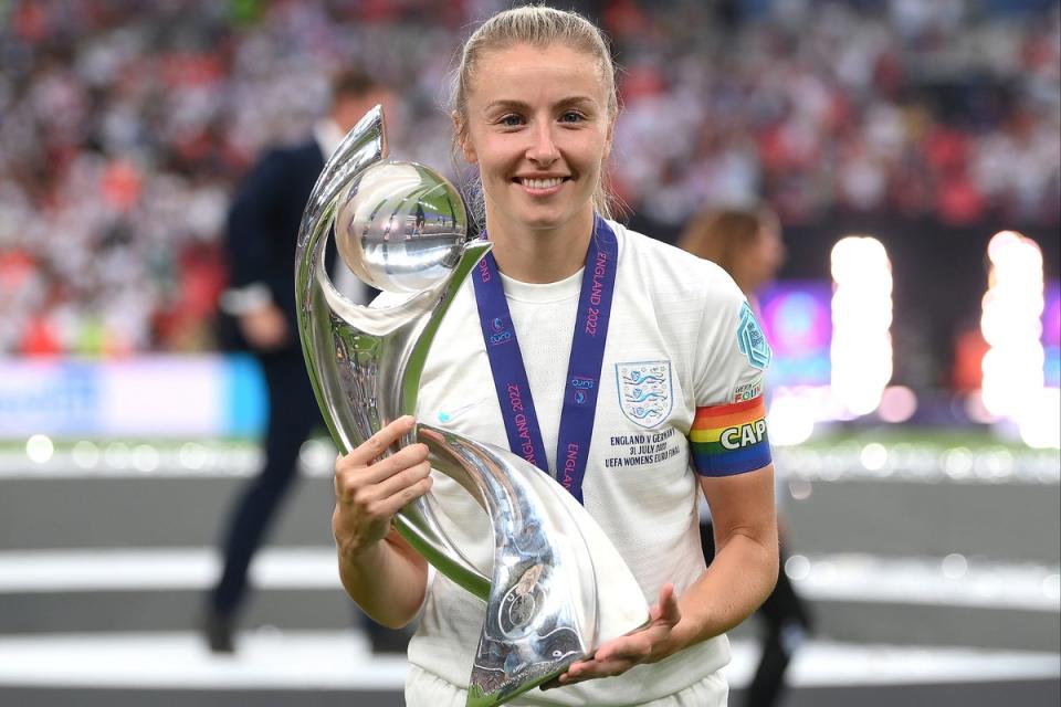 Captain Leah Williamson celebrates with the trophy (Getty Images)