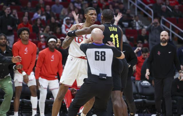 In aftermath of fight, NBA suspends Houston's Jabari Smith Jr. for Monday's  game vs. Portland - Yahoo Sports