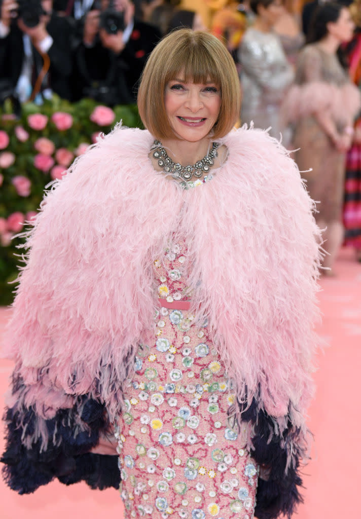 <p>Anna Wintour, marraine du MET Gala et rédactrice en chef du magazine “Vogue”, était tout de rose vêtue. (crédit Getty) </p>