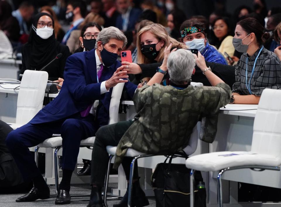 US Special Presidential Envoy for Climate, John Kerry takes selfies with audience members (Jane Barlow/PA) (PA Wire)