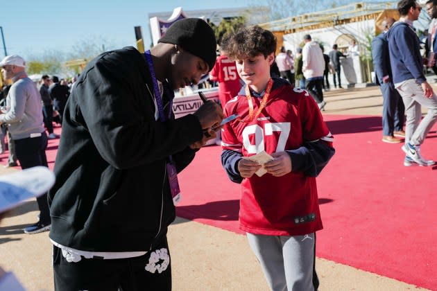 YouTuber Deestroying signs an autograph for a fan outside Super Bowl LXIII.  - Credit: Eli Tawil/Youtube