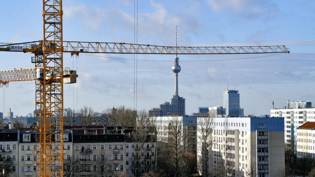 Die Aussicht auf einen Mietendeckel hat den heiß gelaufenen Berliner Wohnimmobilienmarkt im vergangenen Jahr etwas beruhigt.