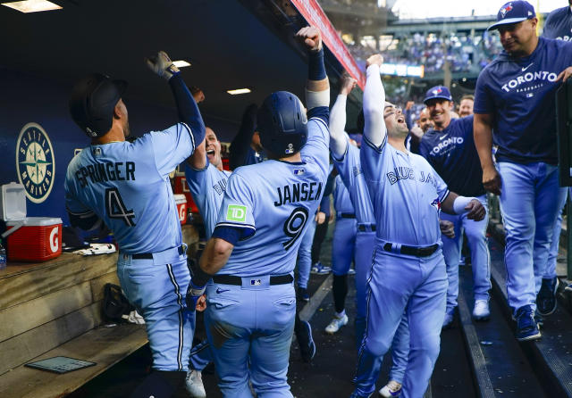 Teoscar Hernández hits go-ahead home run in Mariners' win