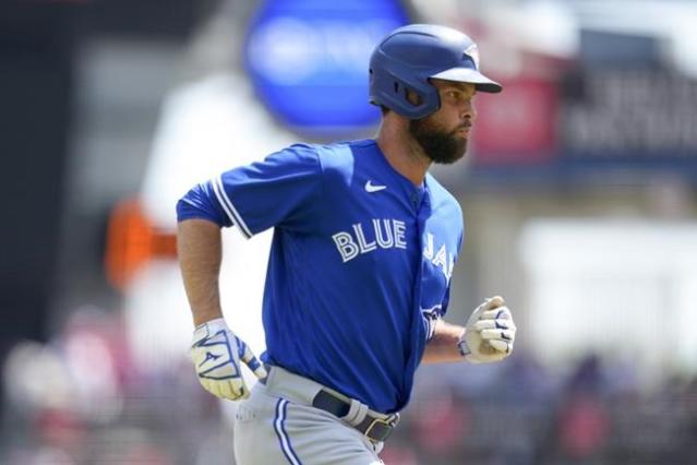 Brandon Belt hits 2 of Toronto Blue Jays' 5 home runs in 10-3 rout